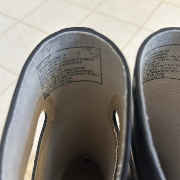 Bogs rain boot size 7 - Picture 4 of 4